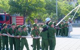 Xem các em nhỏ dập lửa, thoát hiểm trong đám cháy